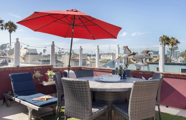 Shoreline Villa by Avantstay Steps to the Beach, Bay, & Pier! - Photo 34