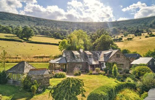 Luxury Spacious Country Home w/ Mountain Views - Photo 11