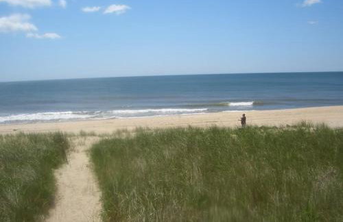 Gorgeous Hamptons Farmhouse - Get the Beach without the Traffic! - Foto 37