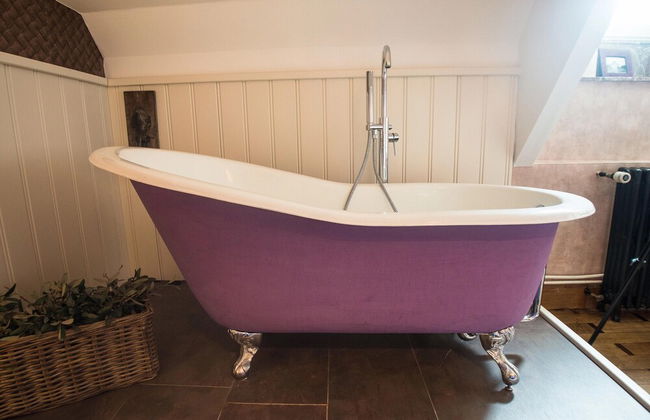 Magnificent Luxury Chateau in Vast Garden with Sauna & Hot Tubs - Photo 41