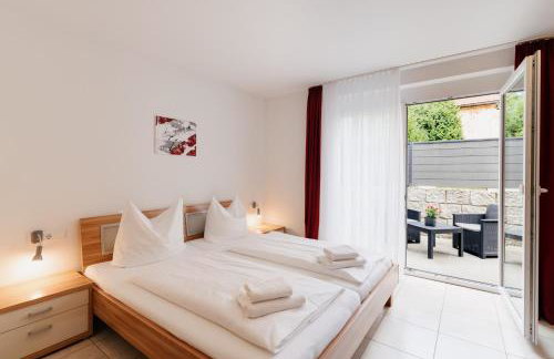 7SCHWABEN - 7 vollausgestattete Wohnungen unter einem Dach mitten in Bad Urach - Küche - Bad - WLAN - Waschmaschine - kostenloses Parken - E-Bike-Garage mit Ladestation - Altstadt, Bus, Bahn, E-Ladestation unter 5 Min - barrierefrei - rollstuhlgerecht - Foto 13