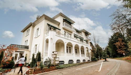 Villa Hedwig - Schwarzwald Apartments mit Thermalbad-Nähe & Balkon mit Bergblick - Foto 2