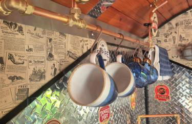 Brewers Bolt Cozy Unique Shepherds Hut - Hot Tub! - Photo 18