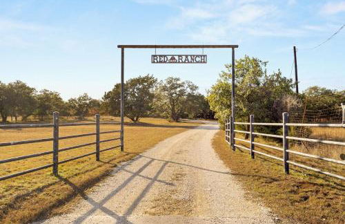 Feed Deer and Chickens Cozy Cottage 8 min to Boerne - Photo 54