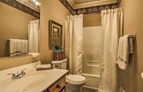 Historic Cedar Hill Mansion on Large Farm with Pool! - Foto 29