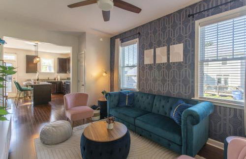 Fam-Biz Friendly 3BD with Fire pit & BBQ - Downtown - Foto 2