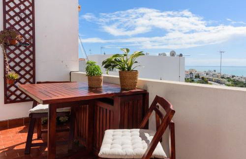 Hillside Studio with Sea View & Fibre Internet - Foto 9