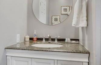 Pet&Baby Friendly 2BR w- in-unit Laundry WIFI - Foto 9