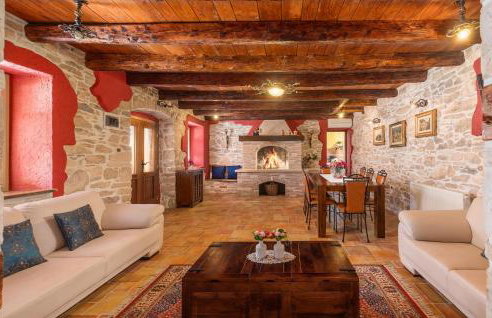 3 Bedroom Nice Home In Plovanija - Foto 24