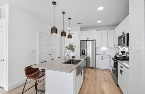 99 Modern 2B2B Near Stockyards, Resort Pool & Gym, 7M to Dickies Stadium, 15M to AT&T stadium - Foto 20