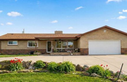 Cozy 3BR Home with BBQ Patio & Gym Near Downtown - Foto 1