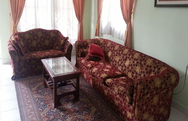 Villa Kota Bunga Tulip - Photo 18