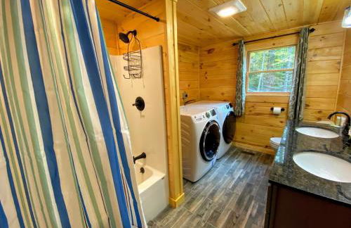 Brand New Log Home Well appointed great location with AC wifi cable fireplace firepit - Foto 42