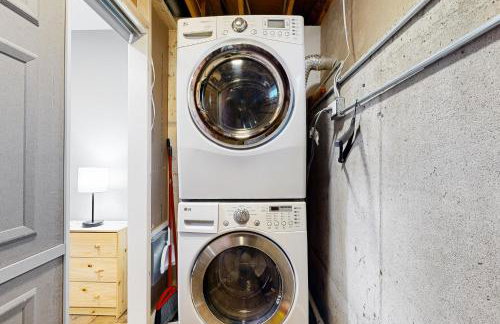 Waterfront Fun! Group Getaway on Lake Marie - Foto 30