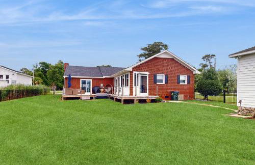 Serene 3BR Waterfront Retreat With A/C, Wifi, Two Kayaks, and Full Kitchen - Foto 21