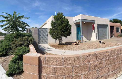 Comfy, contemporary quiet retreat vacation home with views - Foto 7