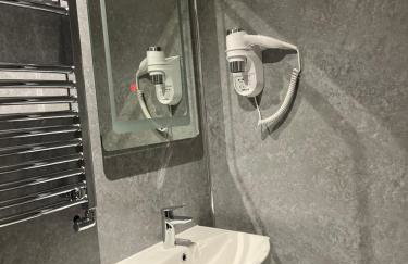 The Lily Aparts - Photo 13