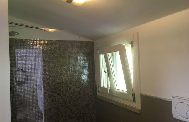 Modern Apartment With Large Terrace Malcesine - Photo 7