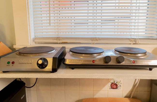 The Secret Garden - The Cottage Near Beach, Shops, Restaurants, Pet Friendly, Close to Lucerne Ave! - Foto 7