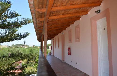 Red Rose Garden - Photo 16