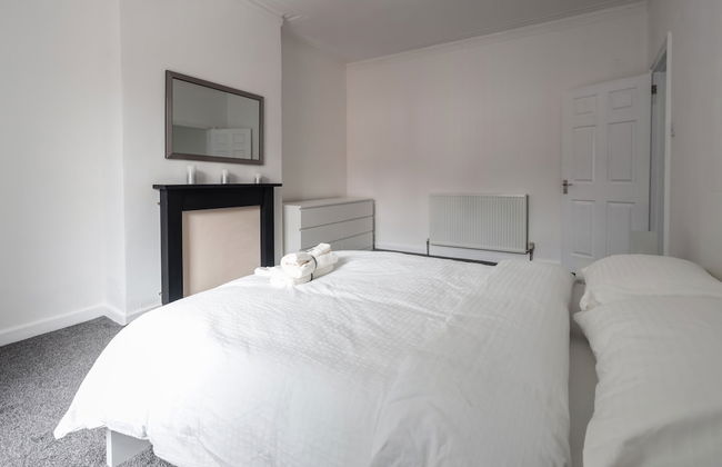 Spacious 4 Bed House in Birmingham, Suitable for Contractors - Photo 10