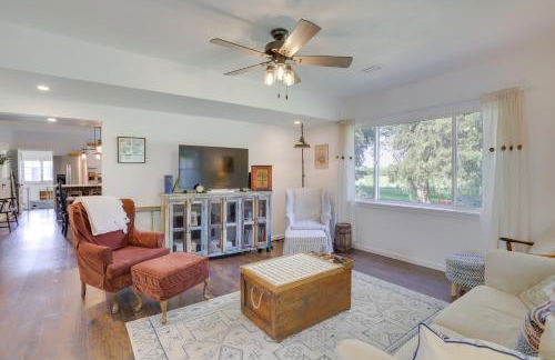 South Haven Farmhouse with Fire Pit, 4 Mi to Beach! - Foto 4