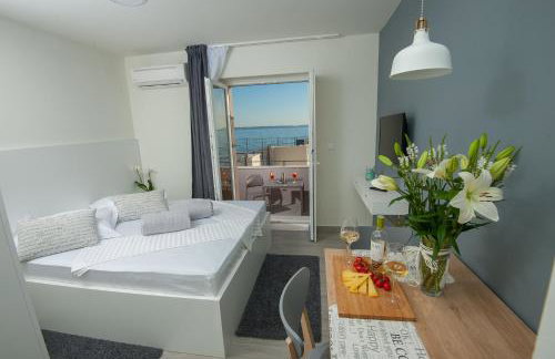 Seaside Luxury Suites - Photo 46