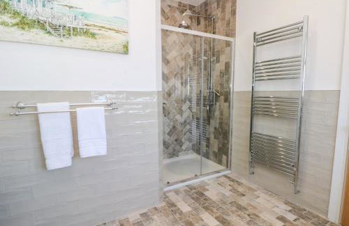 Meadow Manor And Spa - Photo 33