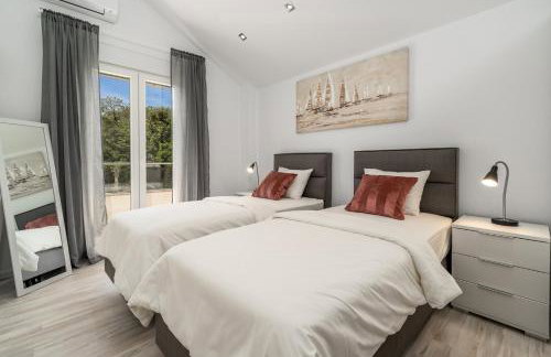 Villa Zara with 32 sqm heated Pool, Jacuzzi, Billiard, Tennis table, 8pax - Photo 31