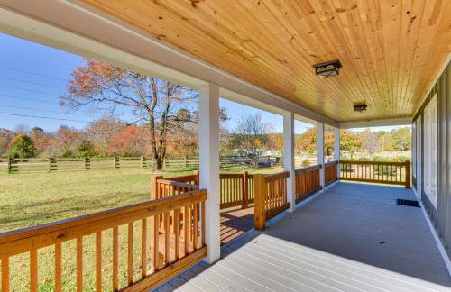 Modern Clarkesville Cottage with Decks and Patio! - Foto 19