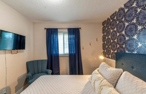 Business in Front and Fun in the Back Pets too - Photo 19