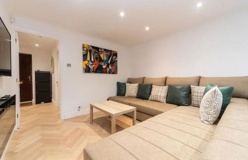 Gorgeous 4 BR House Near Station mins to London - Pass the Keys - Foto 4