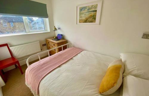 Modern 2-Bed Apartment with Off-Street Parking in Chiswick - Foto 2