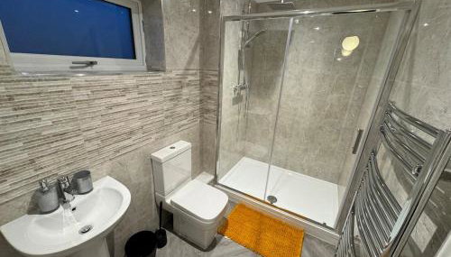 town centre 3, 1st floor, king bed entire flat - Foto 3