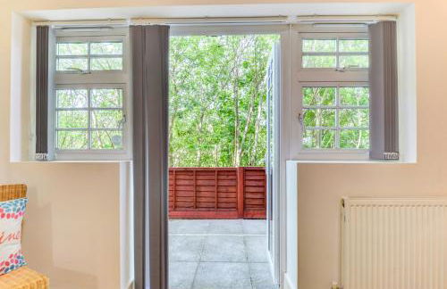 Redhill town centre apartment by Livingo - Foto 9