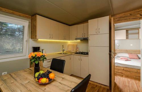 Cozy and Chic Little House with Pool Ivinj-1 Vodice - Foto 3