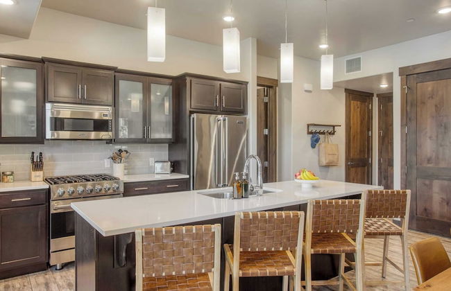 Kestrel by Avantstay Close to the Ski Slopes in This Majestic Home in Park City - Photo 12