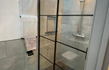 1 bedroom suite in Holt with parking - Photo 6