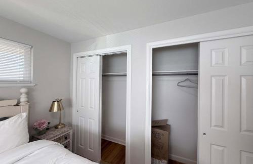 Newly Renovated Home w Garage Near Old Town - Foto 11