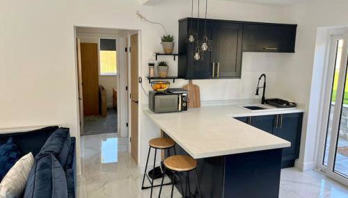 Modern Bungalow - Holiday or Contractors - Driveway Parking - Foto 4