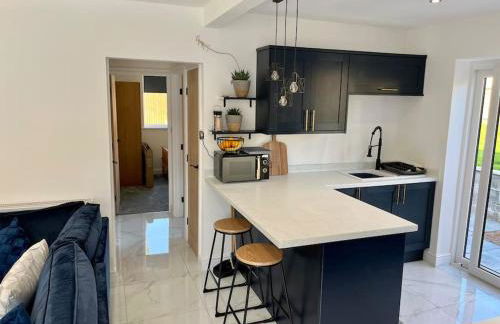 Modern Bungalow - Holiday or Contractors - Driveway Parking - Photo 4