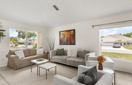 Upstay 3BR Family-Friendly Stylish Retreat w Patio - Foto 8