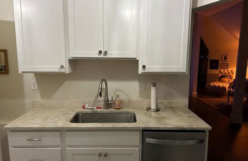 Innkeeper Suite at The Currier Inn - Photo 6