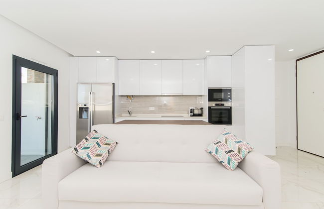 800m From the Boat to Praia das Cabanas, With Pool, Terrace, Wifi and air con - Foto 21