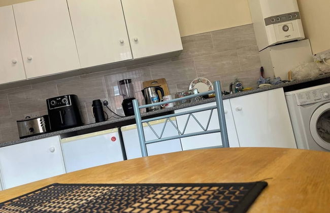 Stylish 1-bed Apt - Sleeps 4 - Parking - Wifi - Foto 9