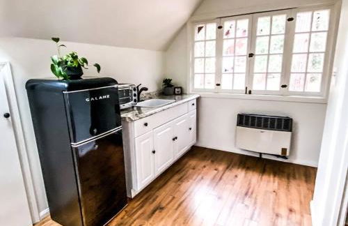 Wildland Loft Serene Mountain Retreat w Fireplace AC Fire Pit Hammock Outdoor Lounge Area Record Player Pets OK - Foto 6