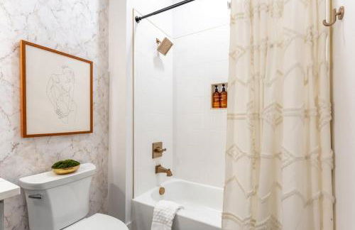 Here You Come Again by Stay Local Nashville - Foto 28