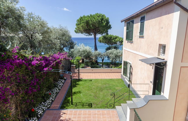 JOIVY Villa W/Superb View And Private Garden In Mulinetti - Photo 32