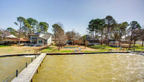 Cedar Creek Lakefront Vacation Rental with Pool - Foto 2
