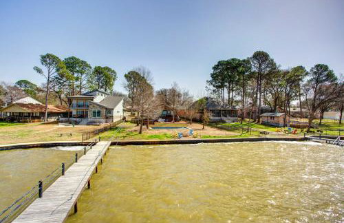 Cedar Creek Lakefront Vacation Rental with Pool - Foto 2